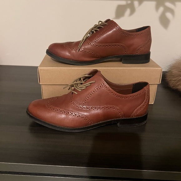Cole Haan Women’s Tan Oxford Shoes - Picture 3 of 4